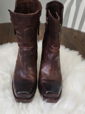 Frye Heath Heeled Outside Zip Bootie In Maple Sz.7.5 B Made In Mexico